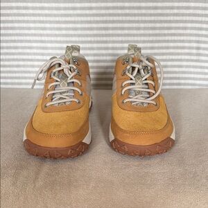 Women’s Hiking Tan Suede Lace-Up Hiking Shoes